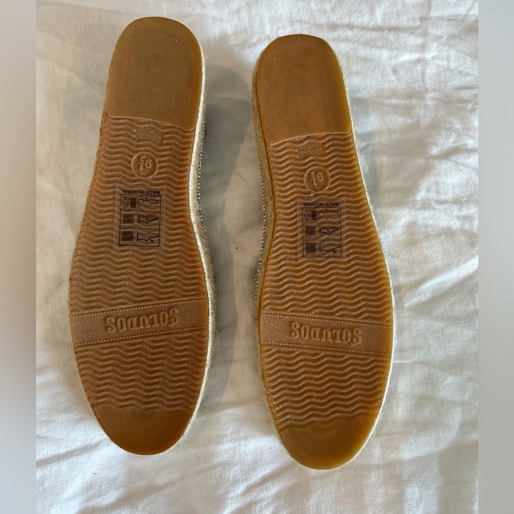 Never worn Espadrilles by Soludos — size 9.5. Perfect shoe for summer!! - Picture 2 of 3
